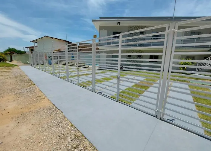Apto terreo com piscina, quintal e churrasqueira